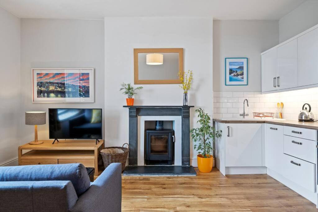 Pendennis - Bright Victorian Flat, Sea Views & Close To Beach Falmouth Luaran gambar